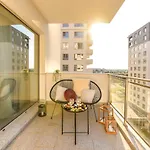 Apartament Ultimate Living Experience - Modern & Free Parking Near Romexpo *