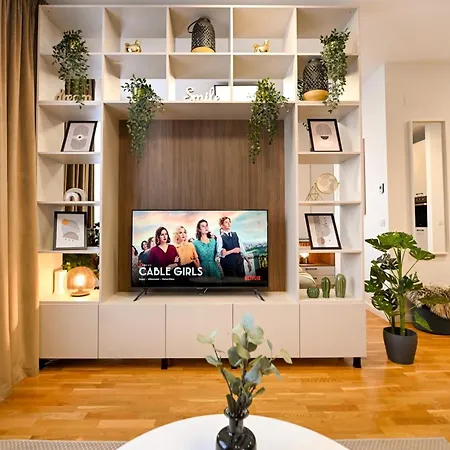 Ultimate Living Experience - Modern & Free Parking Near Romexpo Appartement