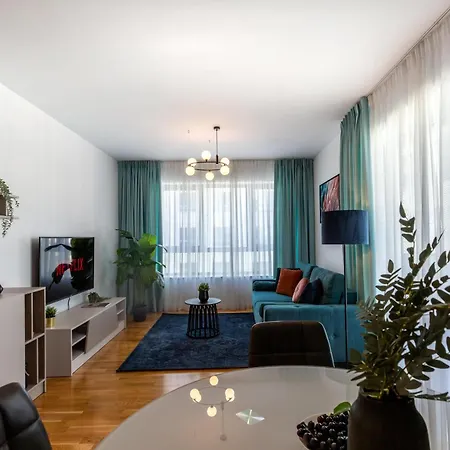 Ultimate Living Experience - Modern & Free Parking Near Romexpo *