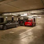 Apartment Ultimate Living Experience - Modern & Free Parking Near Romexpo Bucharest