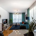 Ultimate Living Experience - Modern & Free Parking Near Romexpo *