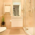 Ultimate Living Experience - Modern & Free Parking Near Romexpo *