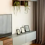 Ultimate Living Experience - Modern & Free Parking Near Romexpo *