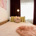 Ultimate Living Experience - Modern & Free Parking Near Romexpo Bucharest
