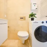 Apartment Ultimate Living Experience - Modern & Free Parking Near Romexpo Bucharest
