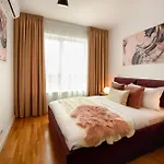 Ultimate Living Experience - Modern & Free Parking Near Romexpo * Bucharest