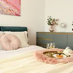Ultimate Living Experience - Modern & Free Parking Near Romexpo * Bucharest