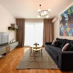 Ultimate Living Experience - Modern & Free Parking Near Romexpo *