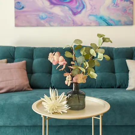 Ultimate Living Experience - Modern & Free Parking Near Romexpo