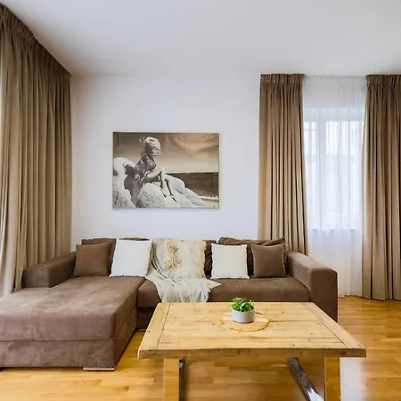 Ultimate Living Experience - Modern & Free Parking Near Romexpo *