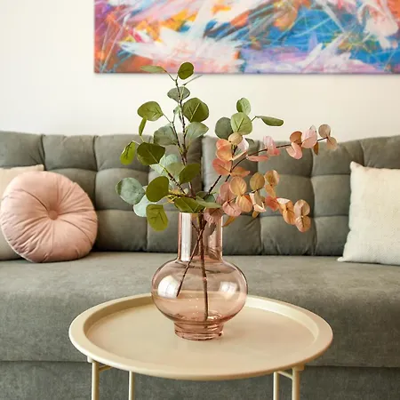 Ultimate Living Experience - Modern & Free Parking Near Romexpo