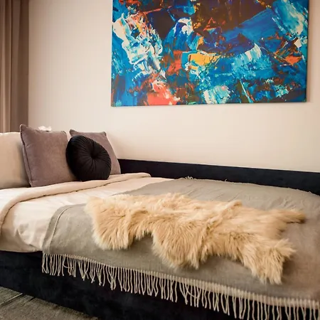 Ultimate Living Experience - Modern & Free Parking Near Romexpo *
