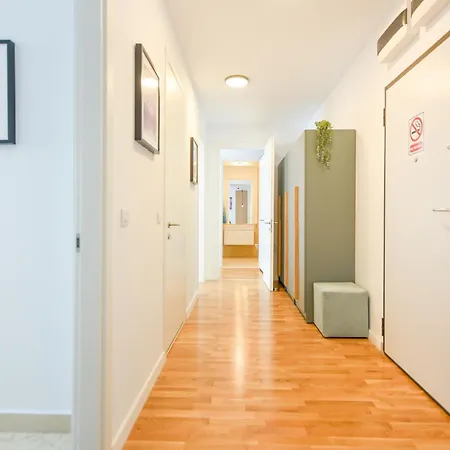 Ultimate Living Experience - Modern & Free Parking Near Romexpo Apartmán *