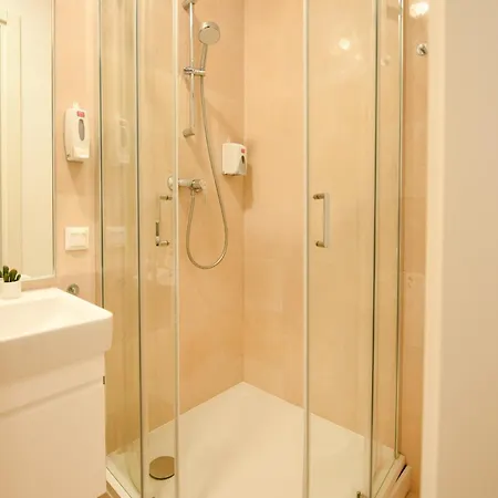 Ultimate Living Experience - Modern & Free Parking Near Romexpo Apartmán