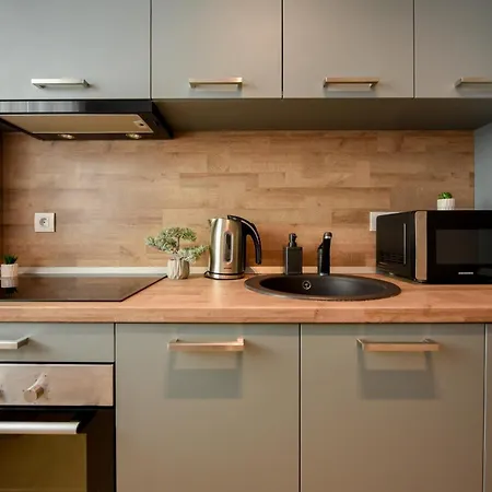 Ultimate Living Experience - Modern & Free Parking Near Romexpo Apartmán *