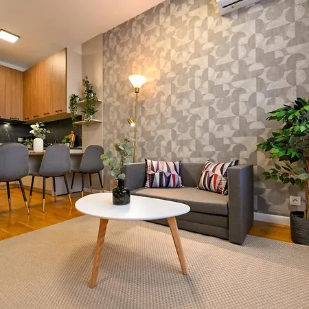 Ultimate Living Experience - Modern & Free Parking Near Romexpo