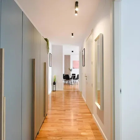 Ultimate Living Experience - Modern & Free Parking Near Romexpo *