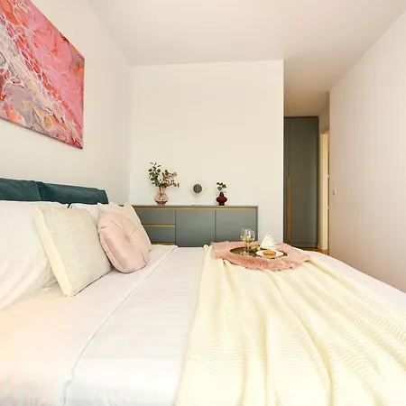 Apartmán Ultimate Living Experience - Modern & Free Parking Near Romexpo *