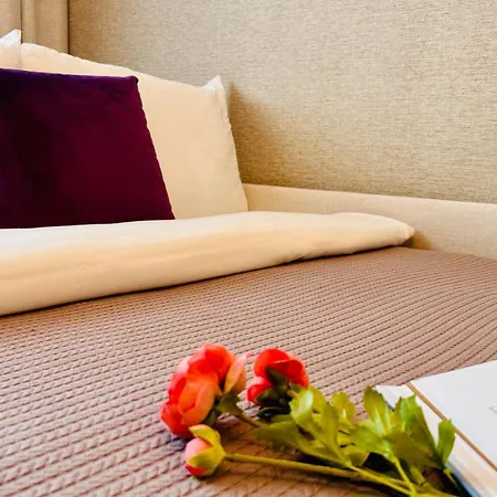 Ultimate Living Experience - Modern & Free Parking Near Romexpo Appartamento *