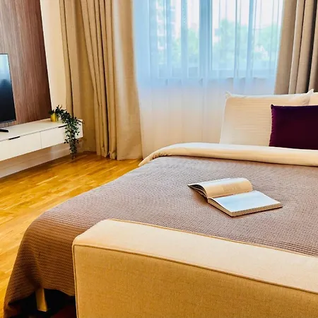 Ultimate Living Experience - Modern & Free Parking Near Romexpo *