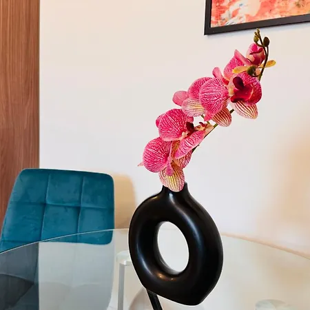 Ultimate Living Experience - Modern & Free Parking Near Romexpo Bucarest