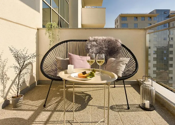 Апартаменти Ultimate Living Experience - Modern & Free Parking Near Romexpo