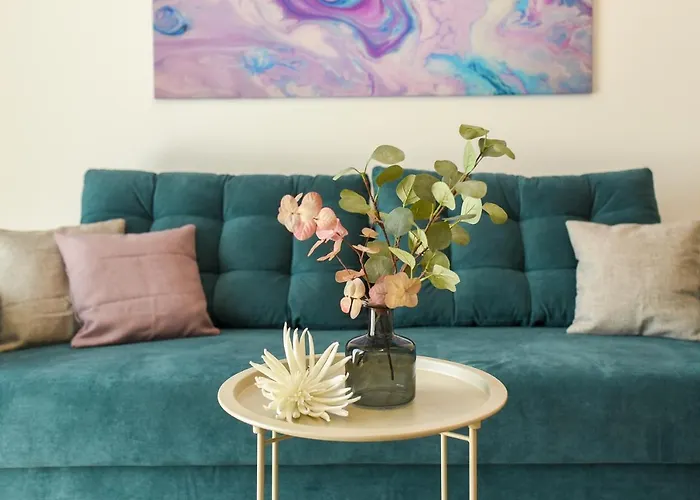 Ultimate Living Experience - Modern & Free Parking Near Romexpo