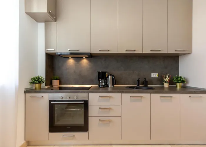 Апартаменти Ultimate Living Experience - Modern & Free Parking Near Romexpo