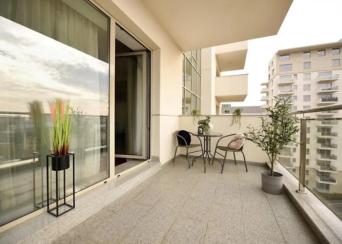 Ultimate Living Experience - Modern & Free Parking Near Romexpo 公寓