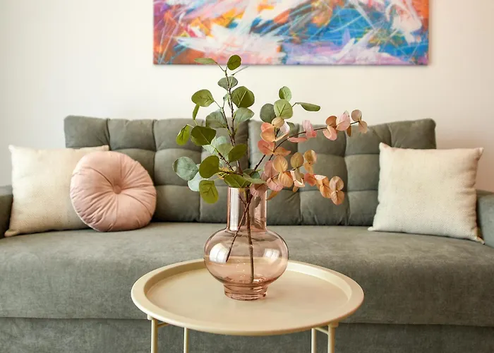 Ultimate Living Experience - Modern & Free Parking Near Romexpo