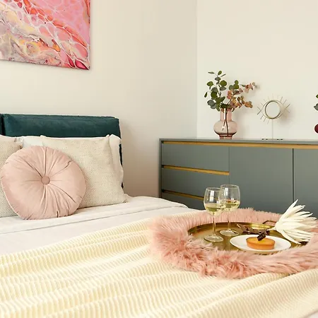 Ultimate Living Experience - Modern & Free Parking Near Romexpo * 布加勒斯特